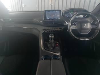 Used Peugeot 3008 Premium 131 HP (96 kW) 2019 White SUV