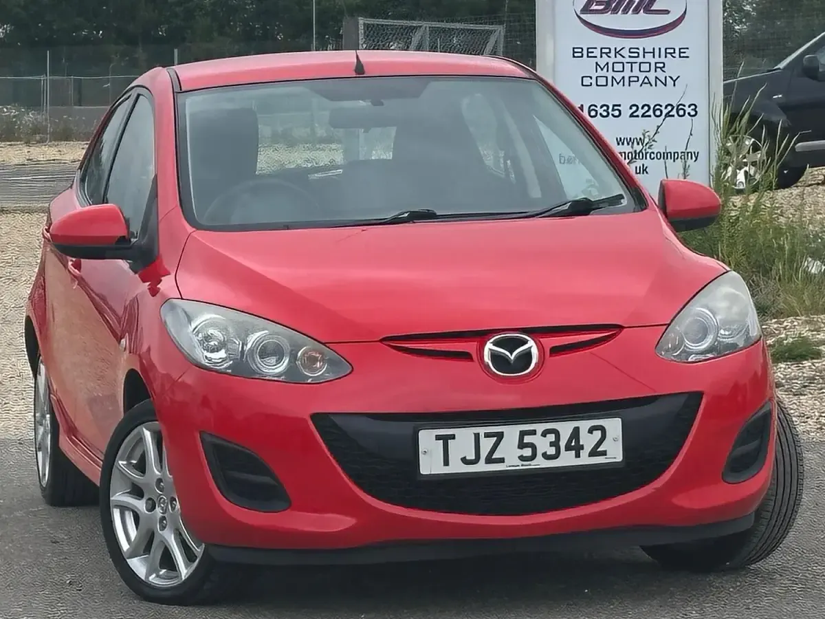 Used Mazda 2 84 HP (61 kW) 2012 Red Hatchback