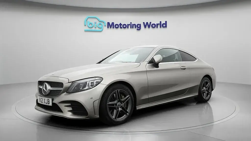 Usado Mercedes C300 AMG line 272 CV (200 kW) 2021 Plateado Coupe