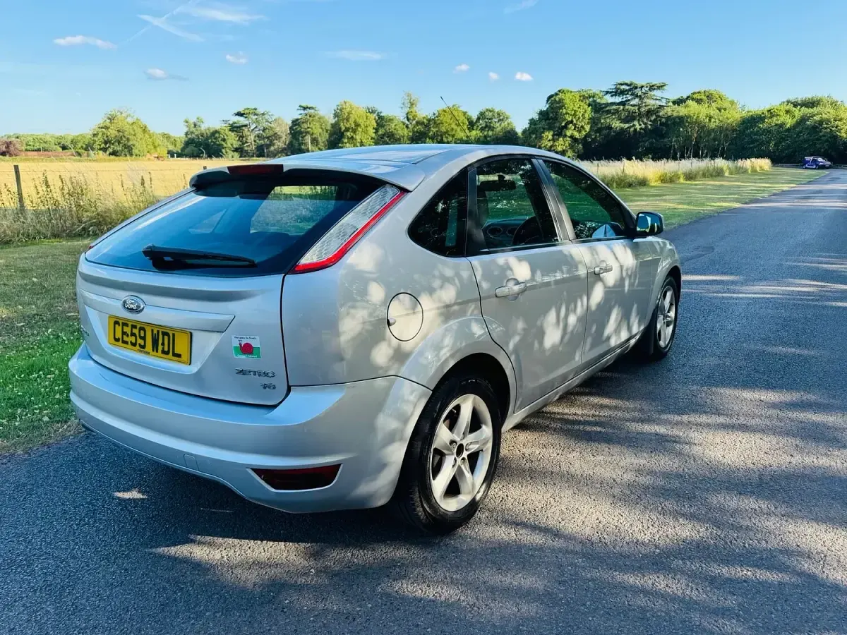 Used Ford Focus Zetec 2009 Silver Hatchback