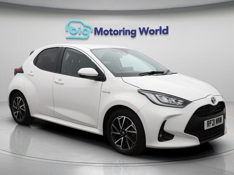 White Used 2021 Toyota Yaris Hybrid Design Hatchback | £15,500 (Good price) - Image 1/4