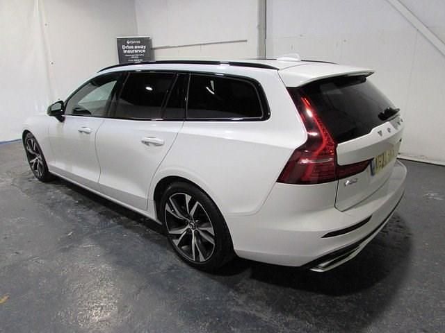 Begagnad Volvo V60 R-Design 190 HK (139 kW) 2020 Vit Kombi
