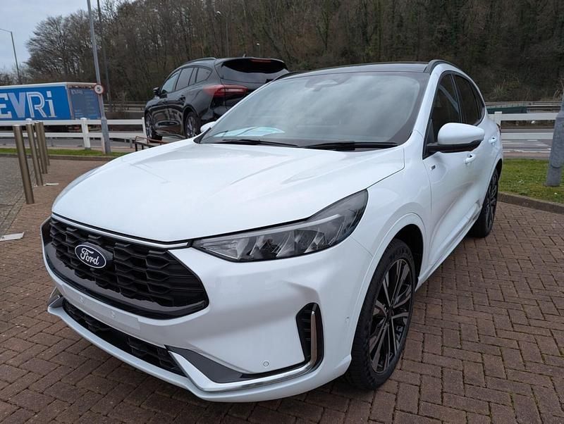 New Ford Kuga ST-Line X 243 HP (178 kW) 2025 SUV