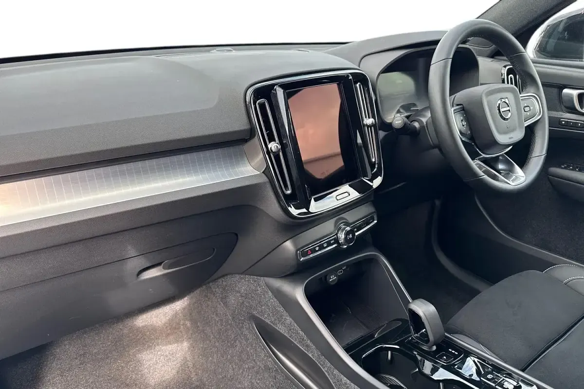 Used Volvo XC40 Plus 163 HP (119 kW) 2025 Vapour grey SUV