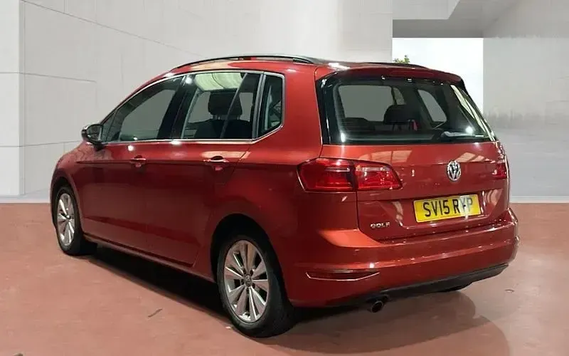 Used VW Golf VII SE 110 HP (80 kW) 2015 Red Hatchback