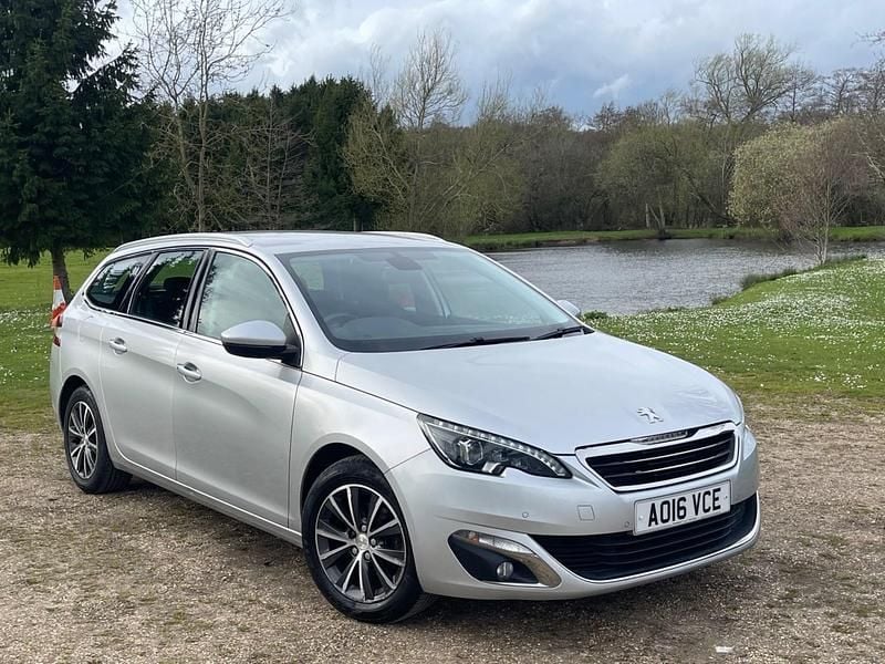 Used Peugeot 308 Allure 120 HP (88 kW) 2016 Silver Estate