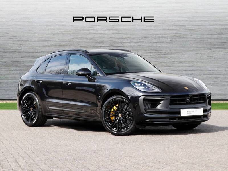 Jet black metallic New 2025 Porsche Macan GTS SUV | £93,785 - Image 1/4