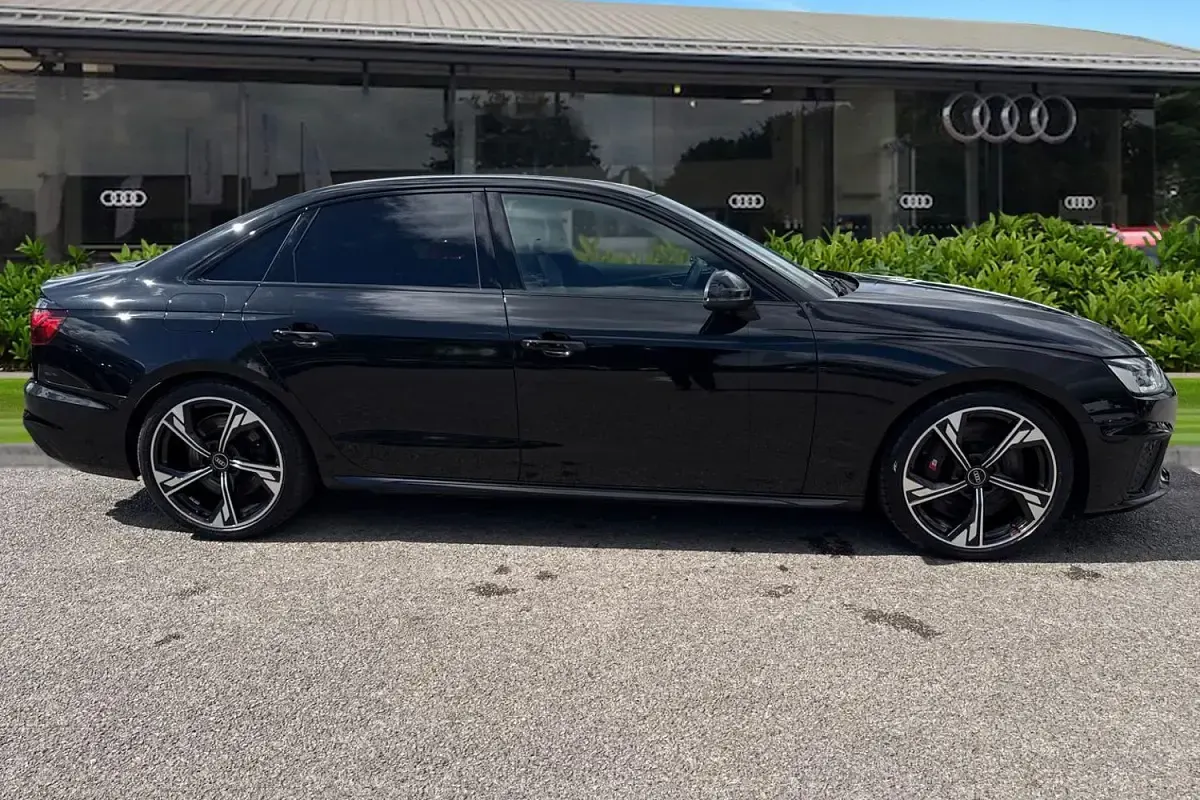 Używany Audi S4 Black Edition 341 KM (250 kW) 2023 Czarny Sedan/Limuzyna