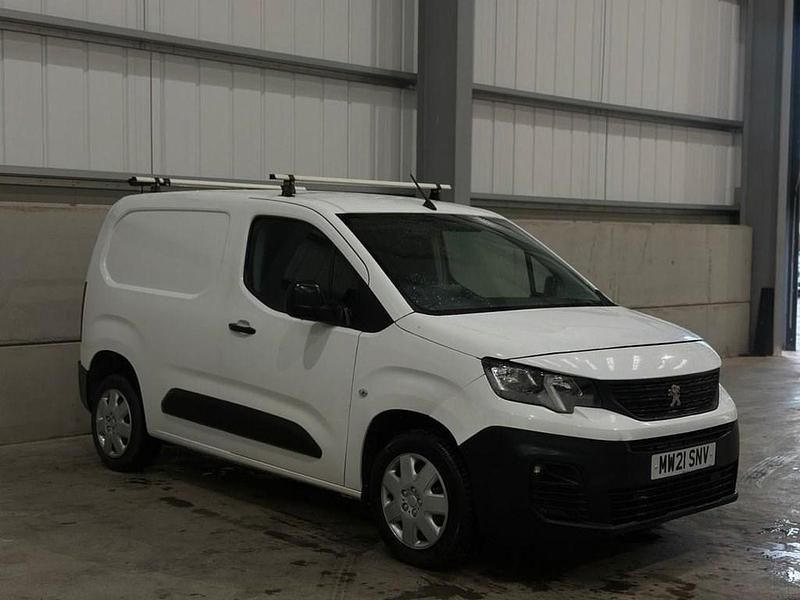 Used Peugeot Partner 100 HP (73 kW) 2021 White MPV