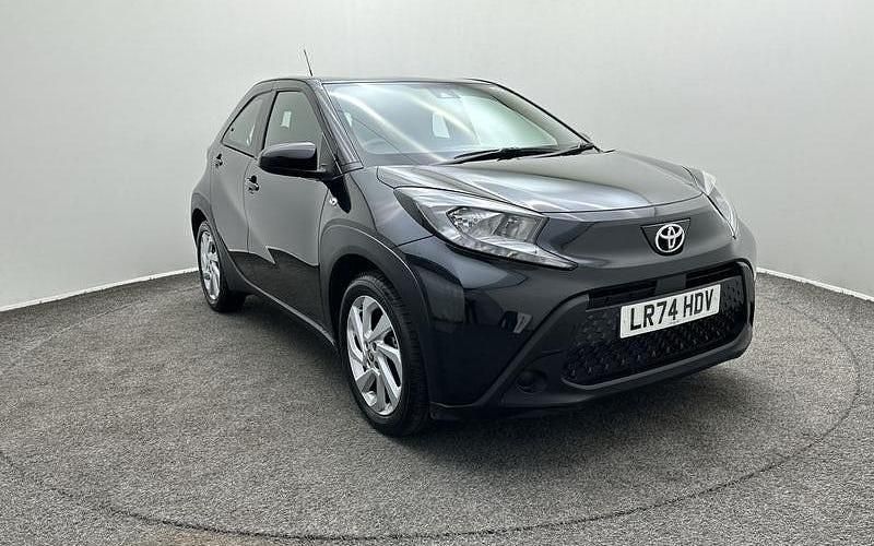 Used Toyota Aygo X PURE 72 HP (52 kW) 2024 Black metallic SUV