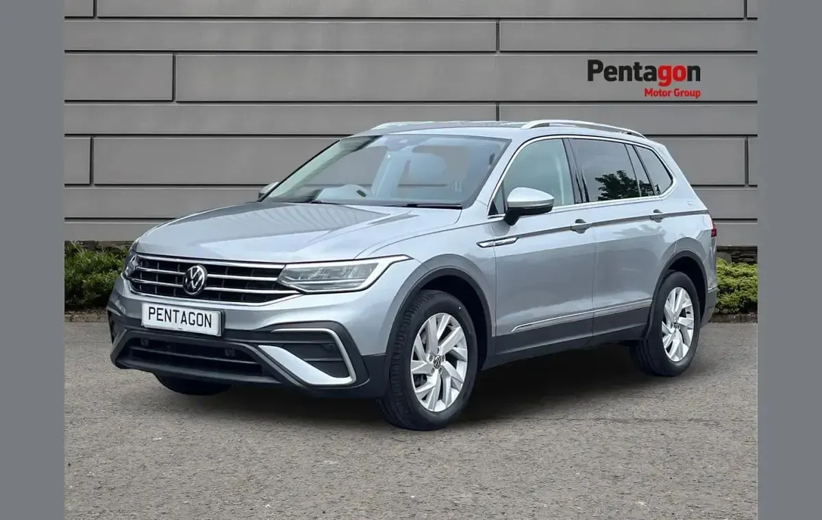 Gebraucht VW Tiguan Life 147 PS (108 kW) 2023 Silber SUV