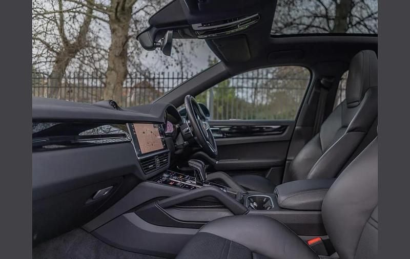 Used Porsche Cayenne 456 HP (335 kW) 2022 Blue SUV