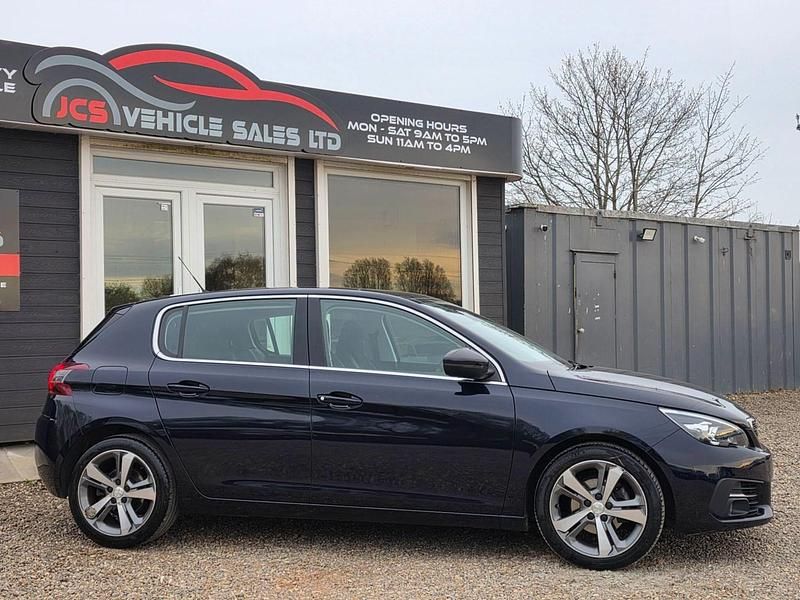 Używany Peugeot 308 Allure 130 KM (95 kW) 2018 Niebieski Hatchback