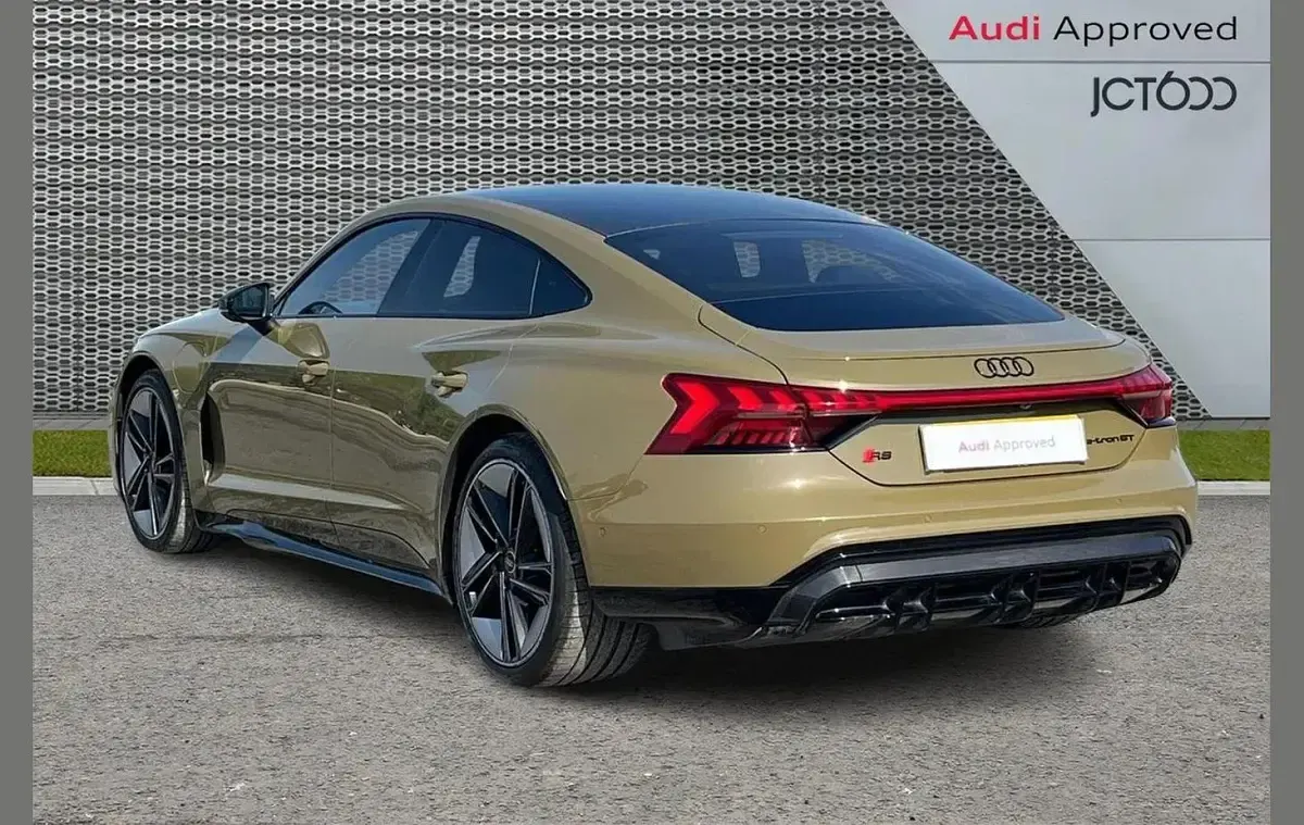 Used Audi e-tron GT quattro Comfort 475 kW (646 HP) 2022 Green Sedan