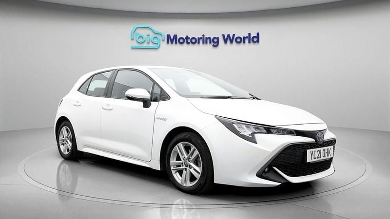 Used Toyota Corolla 2021 White Hatchback