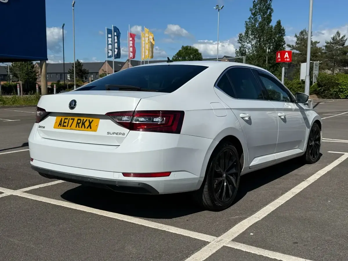 Used Skoda Superb 190 HP (139 kW) 2017 White Hatchback