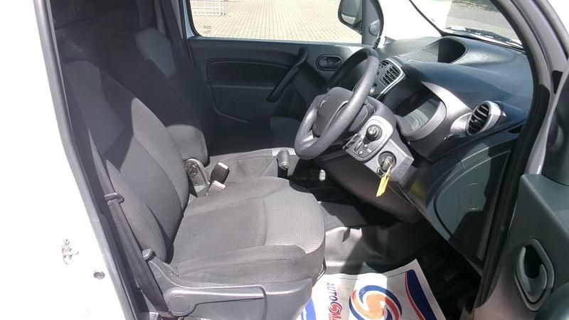 Used Renault Kangoo Business 90 HP (66 kW) 2017 White MPV