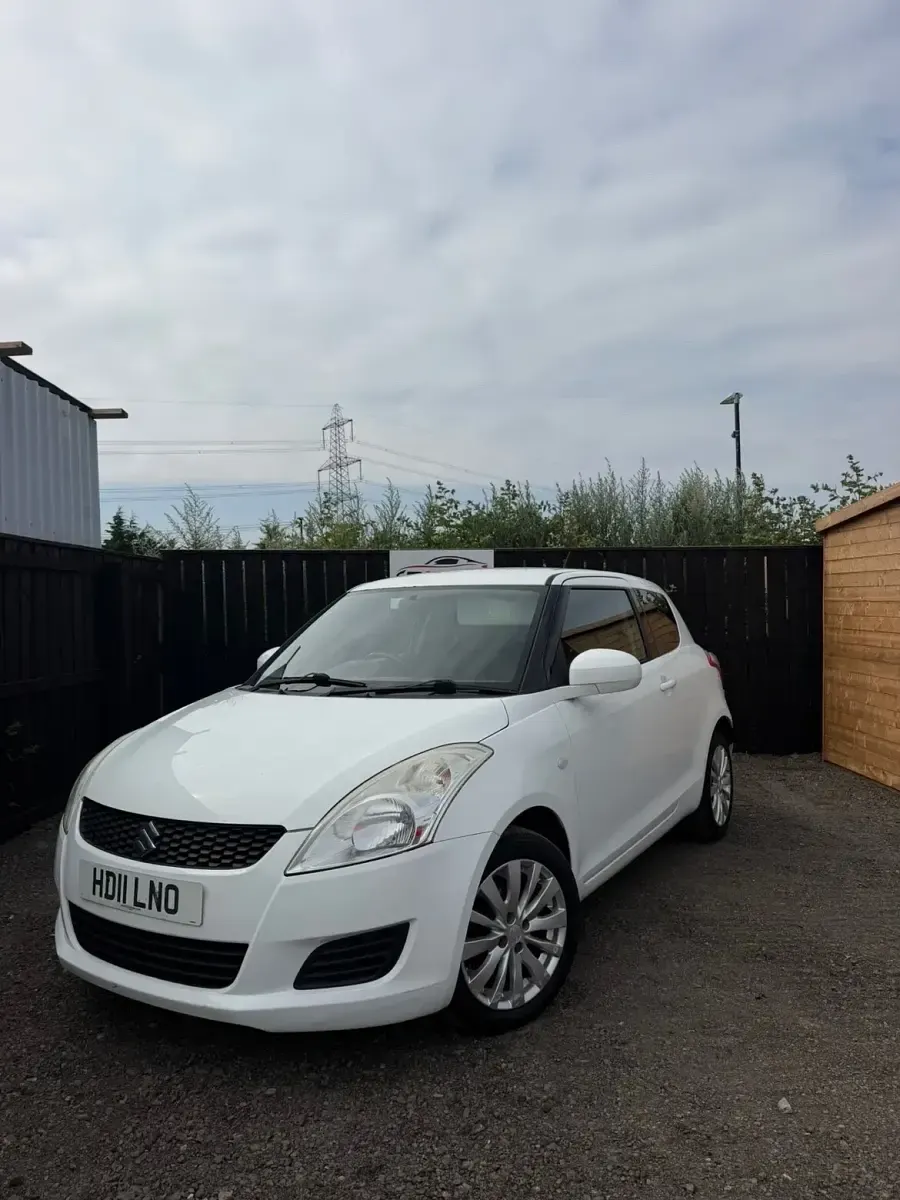 Used Suzuki Swift SZ3 94 HP (69 kW) 2011 White Hatchback
