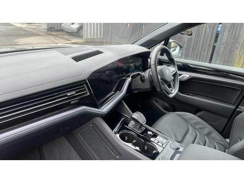 Used VW Touareg Black Edition 286 HP (210 kW) 2024 Silicon grey metallic  SUV