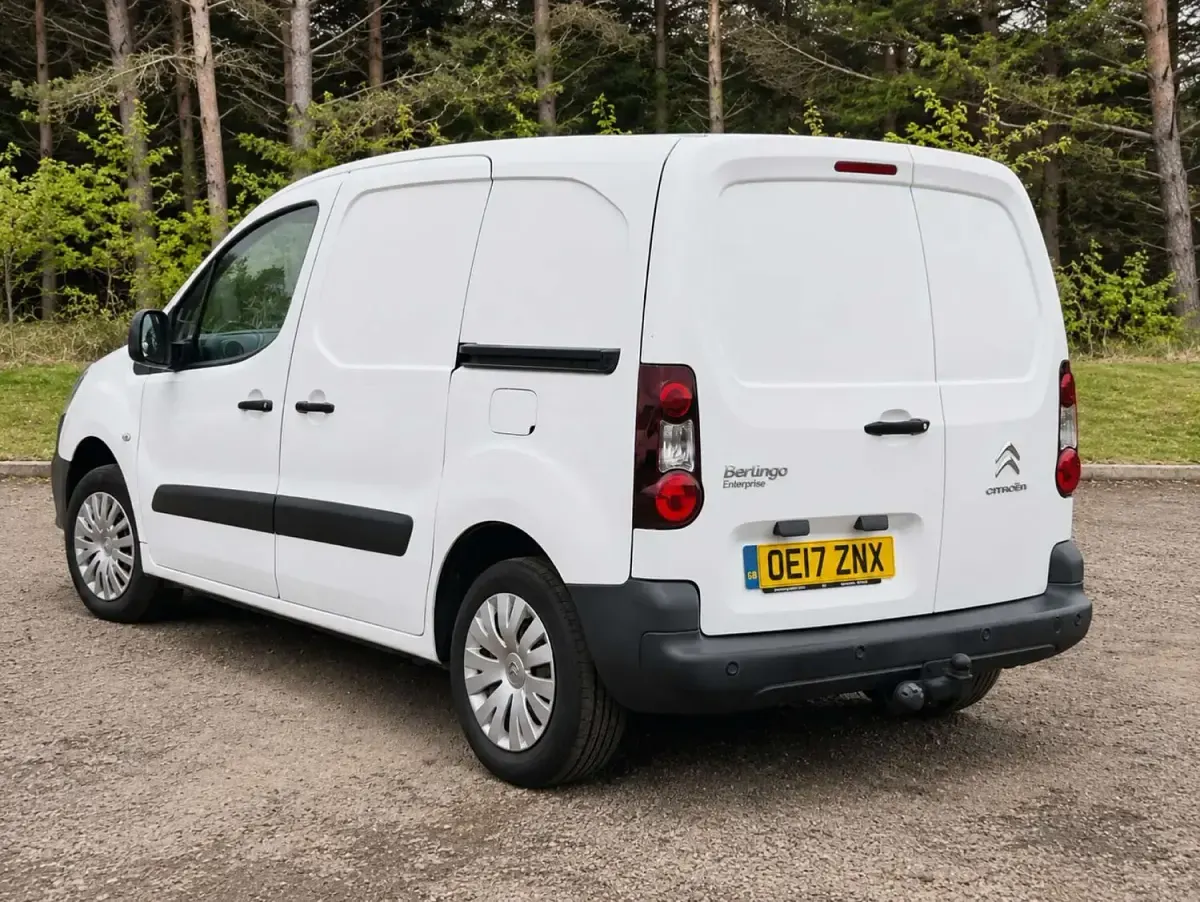 Used Citroën Berlingo 100 HP (73 kW) 2017 White MPV