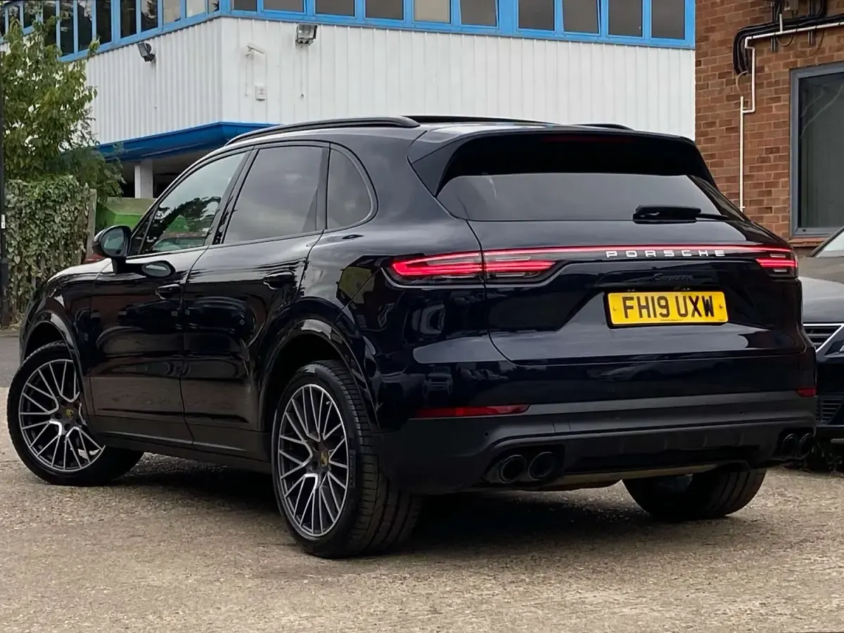 Used Porsche Cayenne 335 HP (246 kW) 2019 Blue SUV