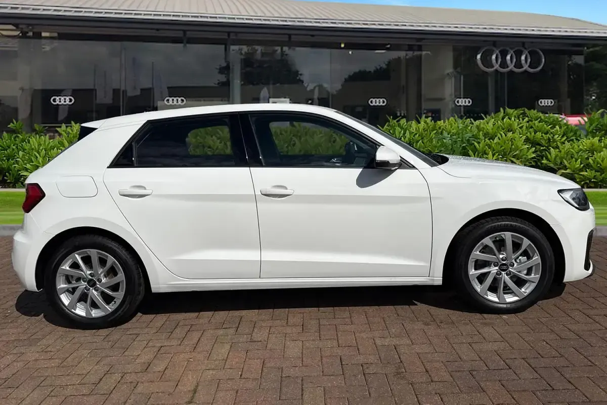 Nouă Audi A1 Sportback Sport 110 CP (80 kW) 2026 Alb Hatchback