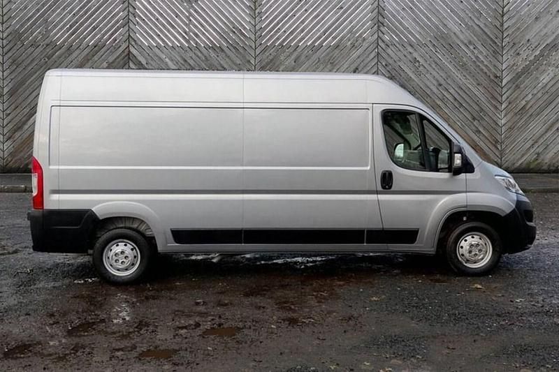 Used Vauxhall Movano 140 HP (102 kW) 2022 Grey MPV