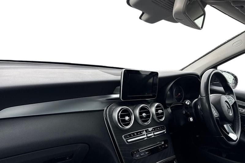Used Mercedes GLC250 Premium 204 HP (150 kW) 2017 Black Estate
