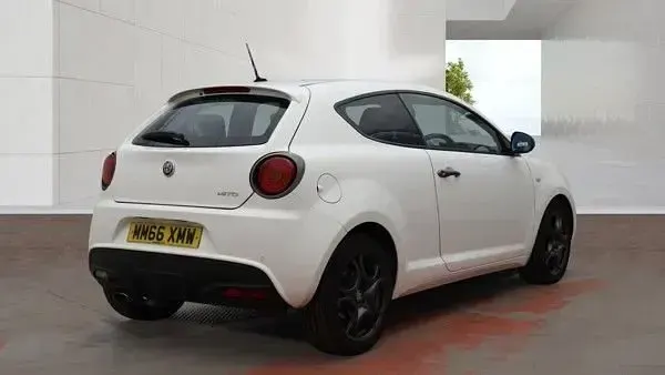 Used Alfa Romeo MiTo Edizione Speciale 105 HP (77 kW) 2017 White Hatchback