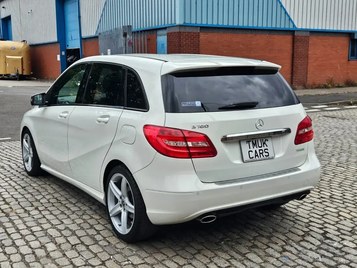 Used Mercedes B180 2014 White Hatchback