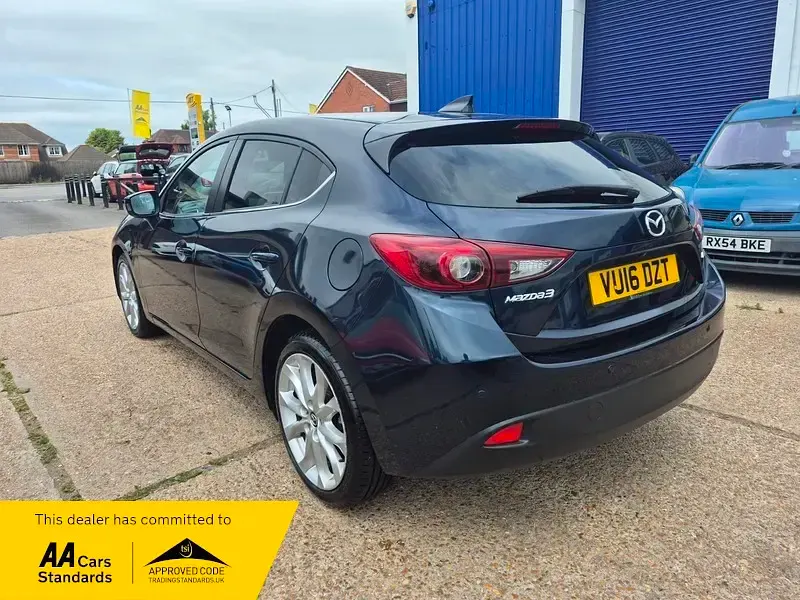 Used Mazda 3 Inclusive 105 HP (77 kW) 2016 Blue Hatchback