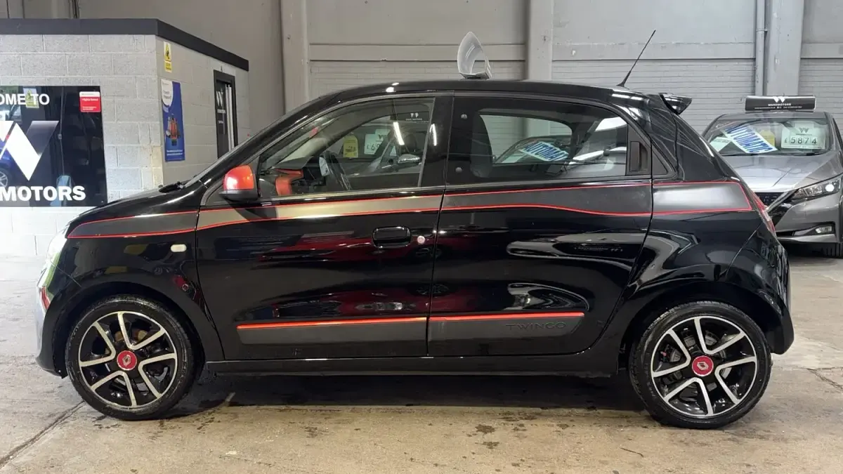 Used Renault Twingo Dynamique 70 HP (51 kW) 2016 Black Hatchback