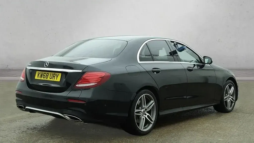 Begagnad Mercedes E350 AMG line 2018 Svart Sedan
