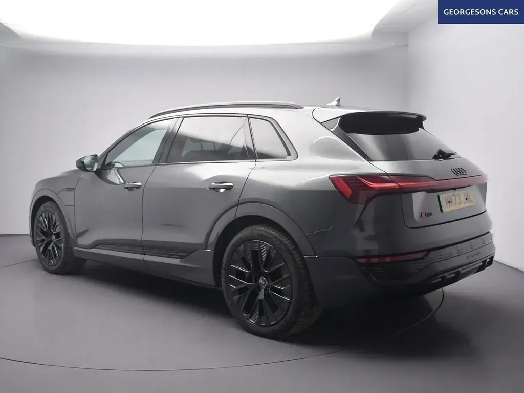 Usado Audi e-tron Black Edition 11 kW (15 HP) 2023 Cinzento SUV