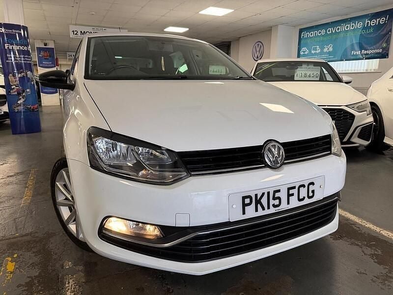 Used VW Polo Design 60 HP (44 kW) 2015 White Hatchback