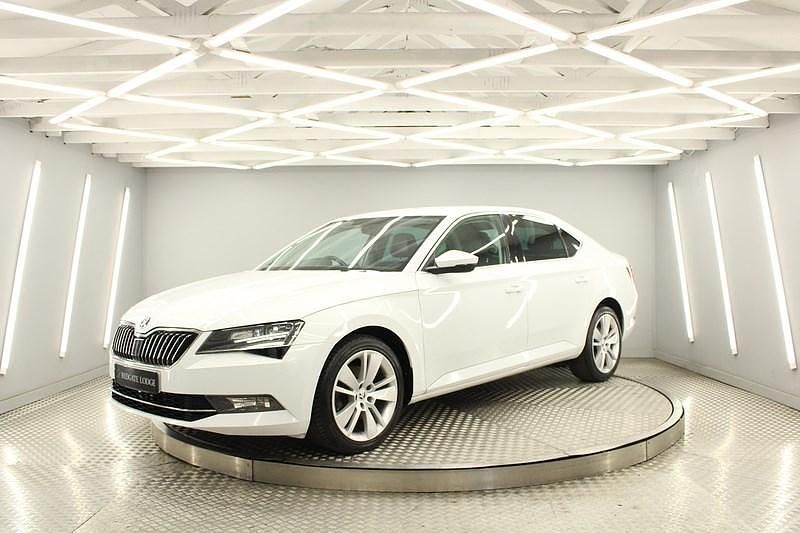 White Used 2016 Skoda Superb SE L Executive Hatchback | £10,990 (Fair price) - Image 1/4