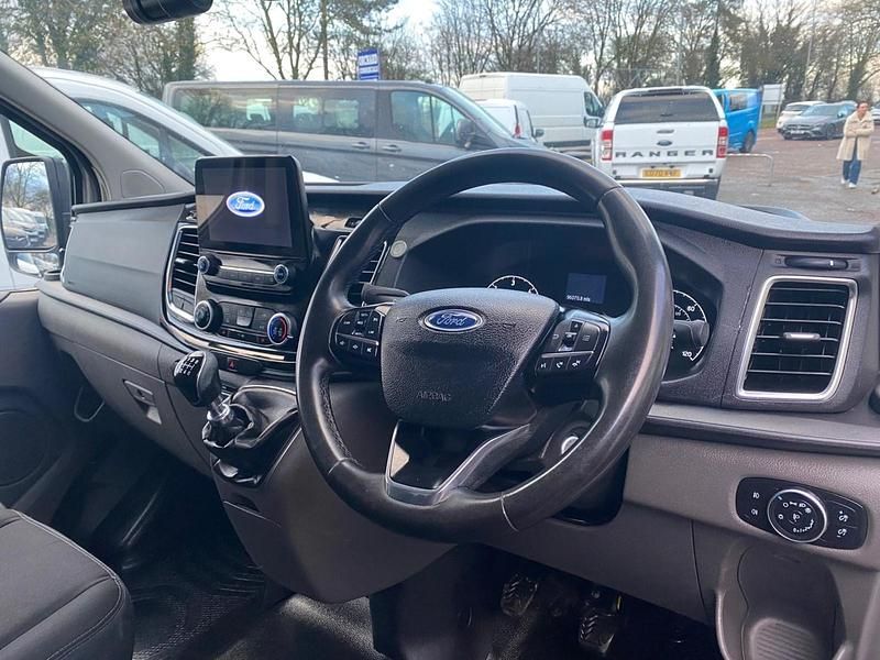 Used Ford Transit Custom Limited 130 HP (95 kW) 2022 White Van