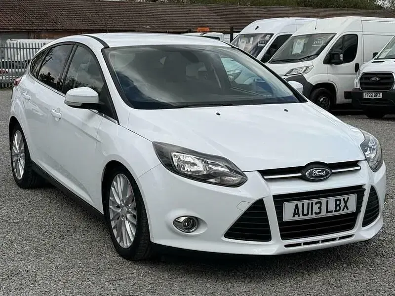 Second-hand Ford Focus Zetec 2013 Alb Hatchback