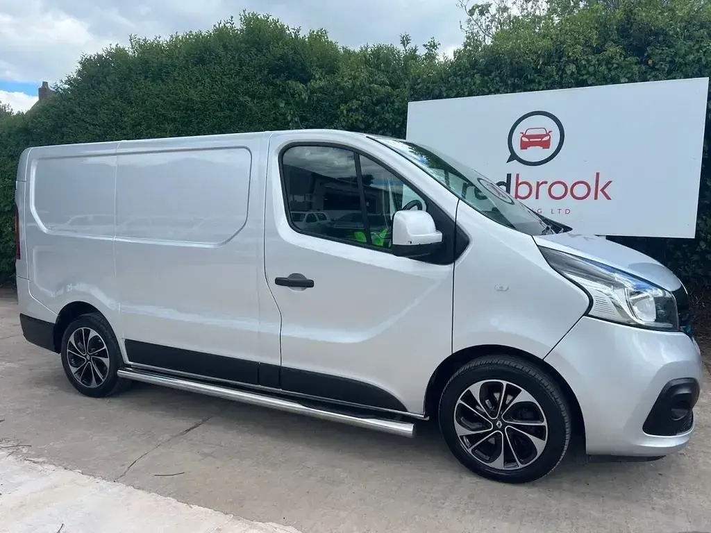 Gebraucht Renault Trafic 2017 Silber Van / Kleinbus