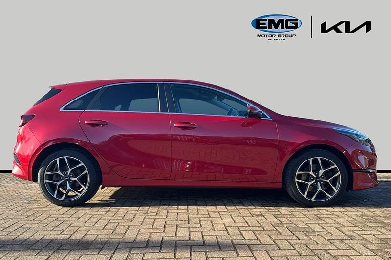 Used Kia Ceed 158 HP (116 kW) 2022 Red Hatchback