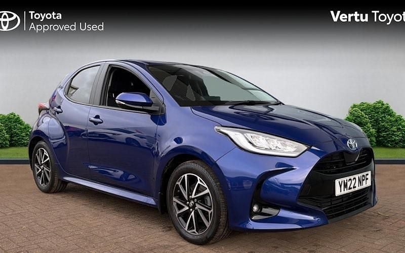 Used 2025 Toyota Yaris Hybrid Design Hatchback | £17,991 (Super price) - Image 1/4