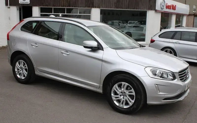 Used Volvo XC60 SE 190 HP (139 kW) 2017 Silver SUV
