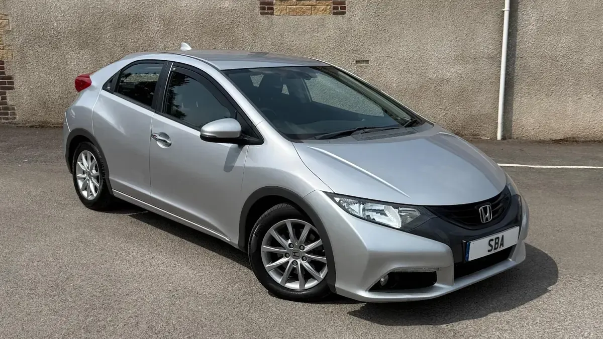 Begagnad Honda Civic ES 142 HK (104 kW) 2012 Silver Halvkombi