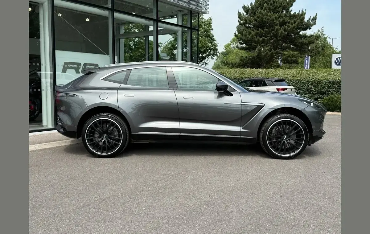 Used Aston Martin DBX 542 HP (398 kW) 2022 Silver SUV