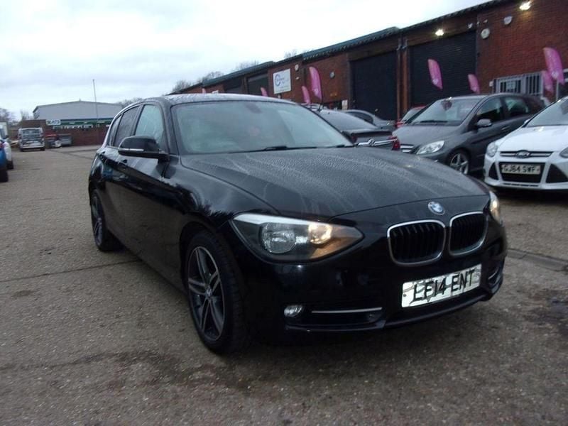 Begagnad BMW 114 Sport Line 2014 Svart Halvkombi