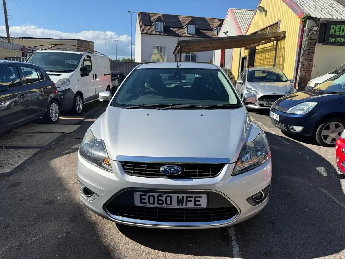 Used Ford Focus Titanium 110 HP (80 kW) 2010 Silver Hatchback