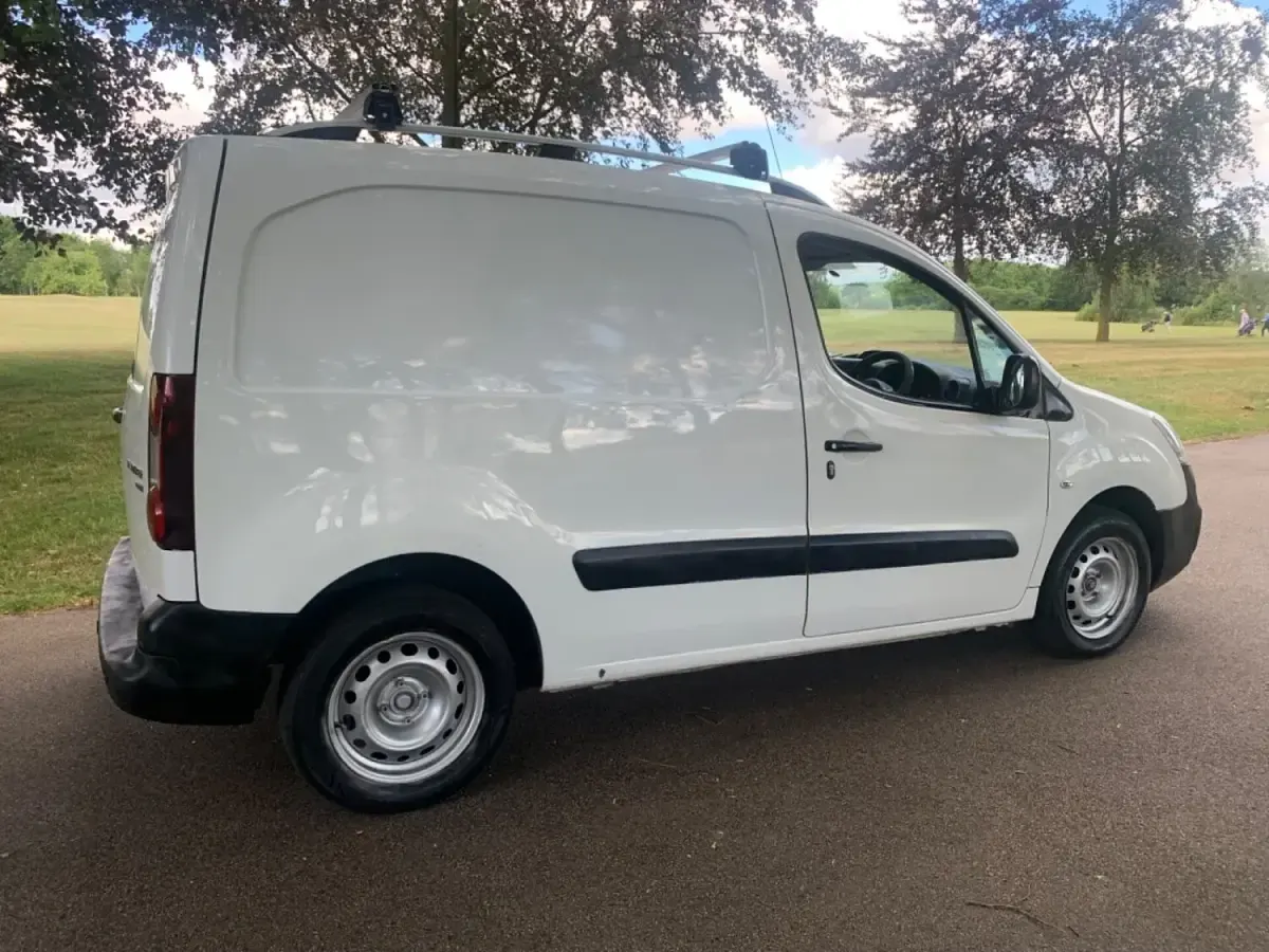 Used Peugeot Partner 2017 White