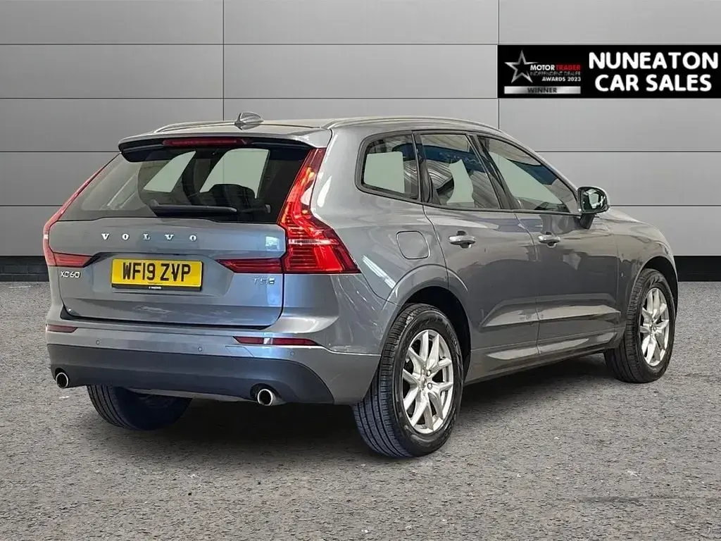 Second-hand Volvo XC60 Momentum 250 CP (183 kW) 2019 Gri SUV