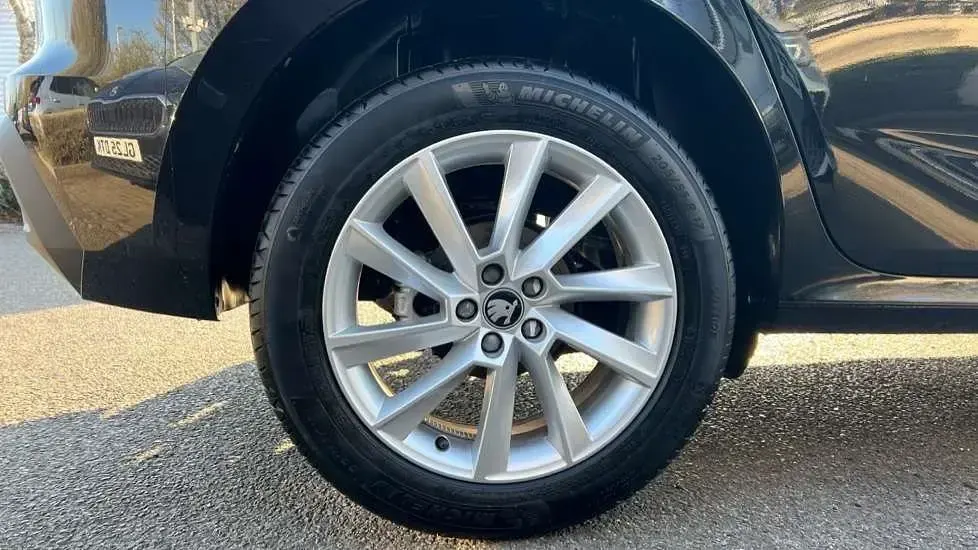 Begagnad Skoda Kamiq SE 95 HK (69 kW) 2025 Svart SUV