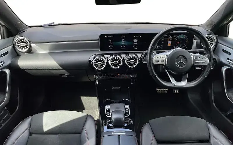 Used Mercedes A250 AMG Line Premium Plus 224 HP (164 kW) 2019 White Hatchback